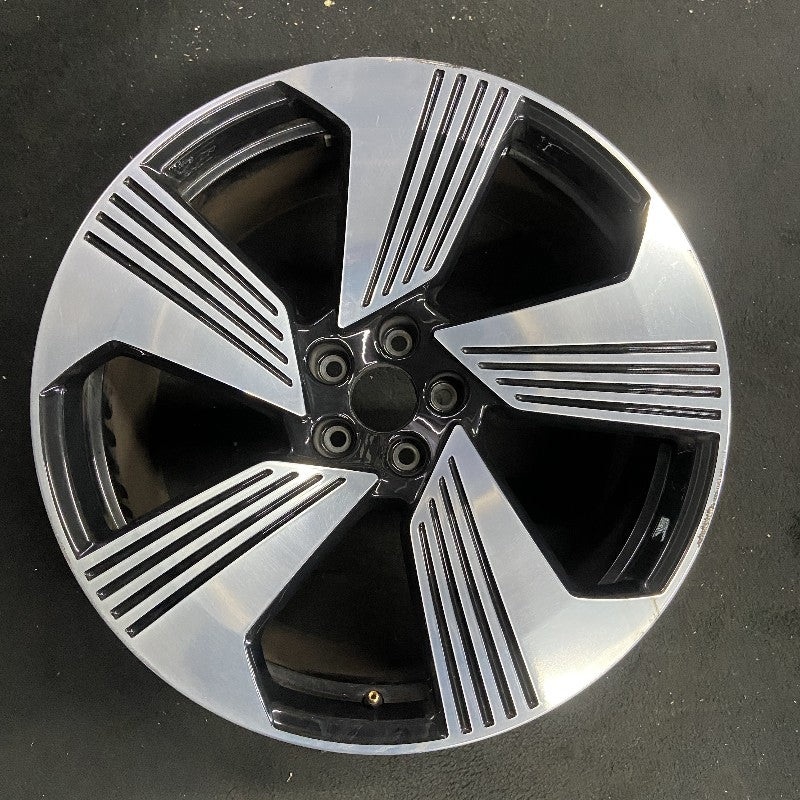 21″ E-TRON 19-20 21×9.5 alloy 5 spoke Original OEM Wheel Rim