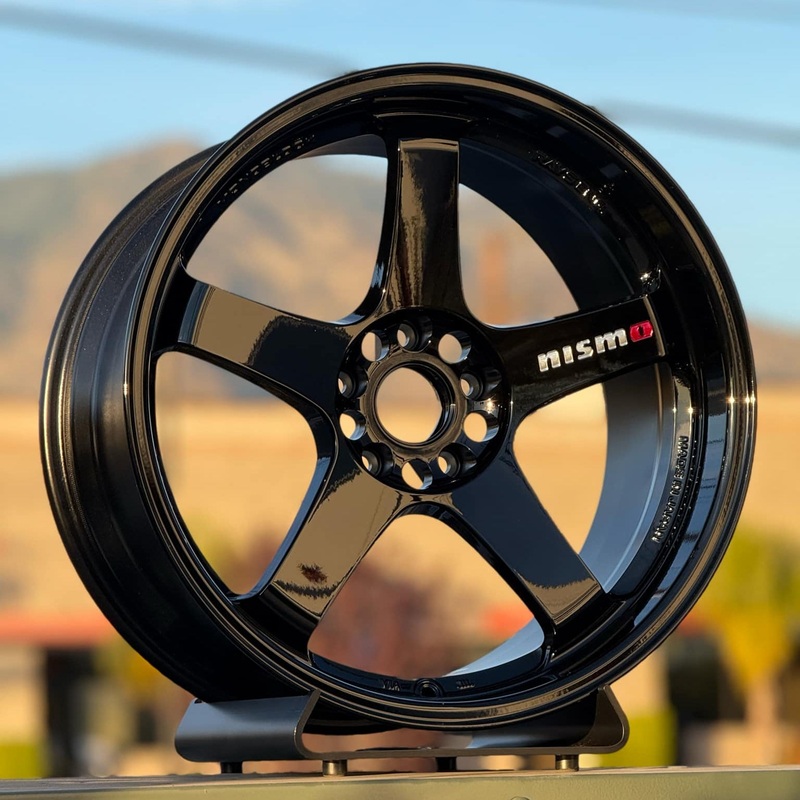 Nismo LMGT4 18×10.5 +15 5×114.3 Black (SET)